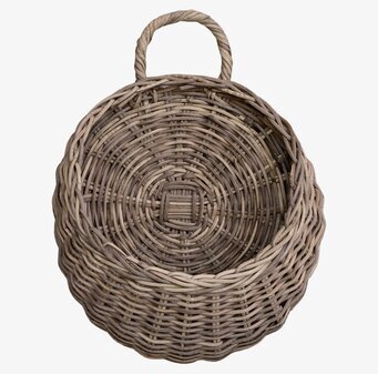 Bild av rustik väggkorg i naturligt rottingmaterial