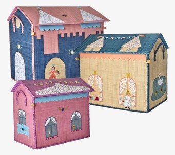 Bild av tre charmiga kistor med fantasifull design