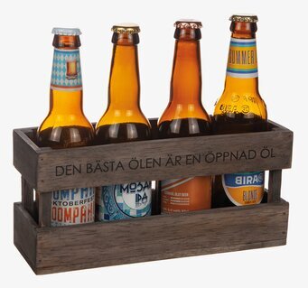 Foto av rustik trälåda med färgglada ölflaskor