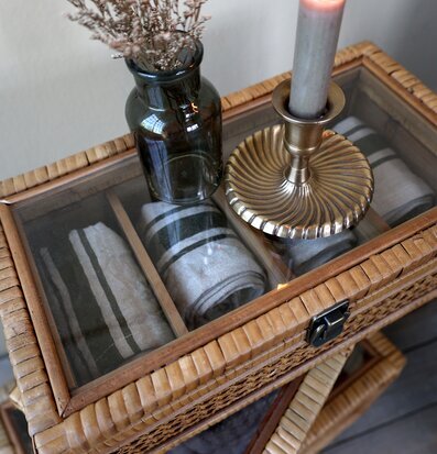 Bild av elegant förvaringslåda i flätad rotting