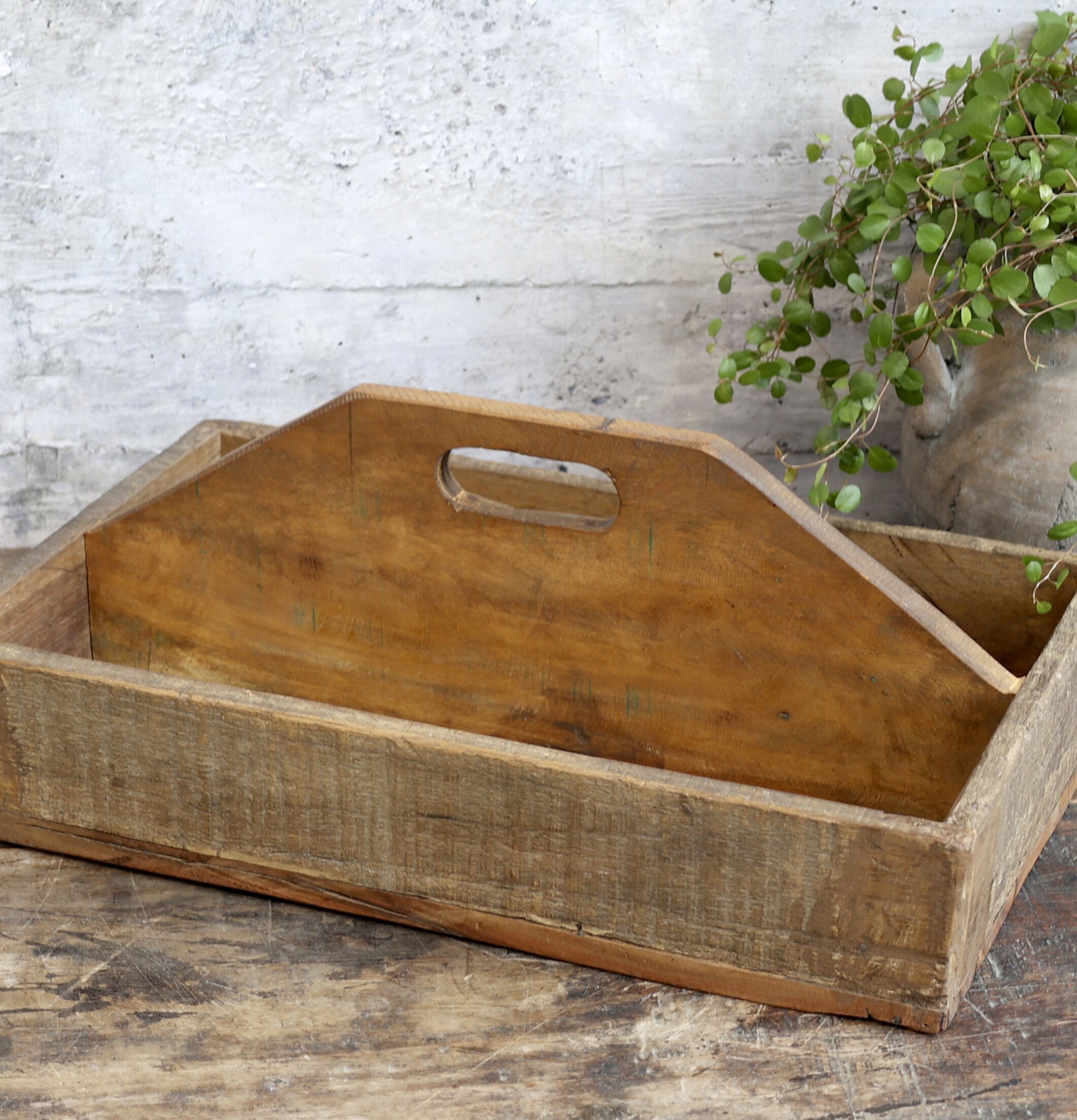 Foto av rustik trälåda med charmig och antik känsla