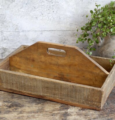 Foto av rustik trälåda med charmig och antik känsla