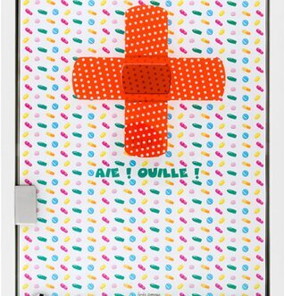 Bild av ett färgglatt och lekfullt medicinskåp