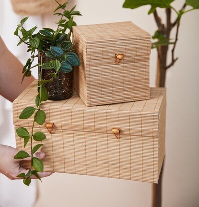 Bild av bambulådor med naturlig och stilren design