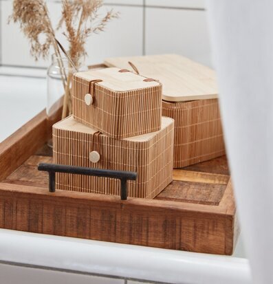 Foto av bambulådor med elegant och harmonisk design