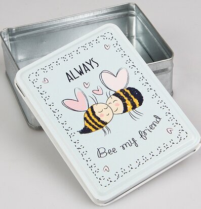 Plåtburk Always Bee från Sass & Belle med glada bin på locket