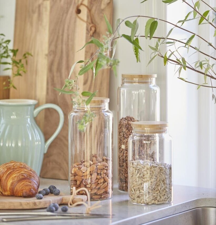 Glasburk Bambu Liten från IB Laursen på köksbänk med fika