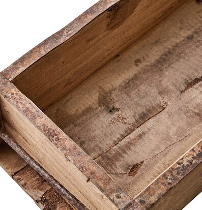 Bild av rustik trälåda med antik och industriell känsla