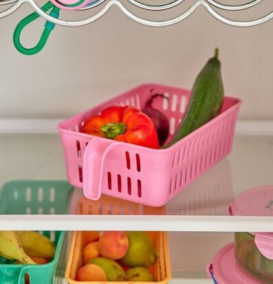 Bild av praktisk och stilren kylskåpsorganisation