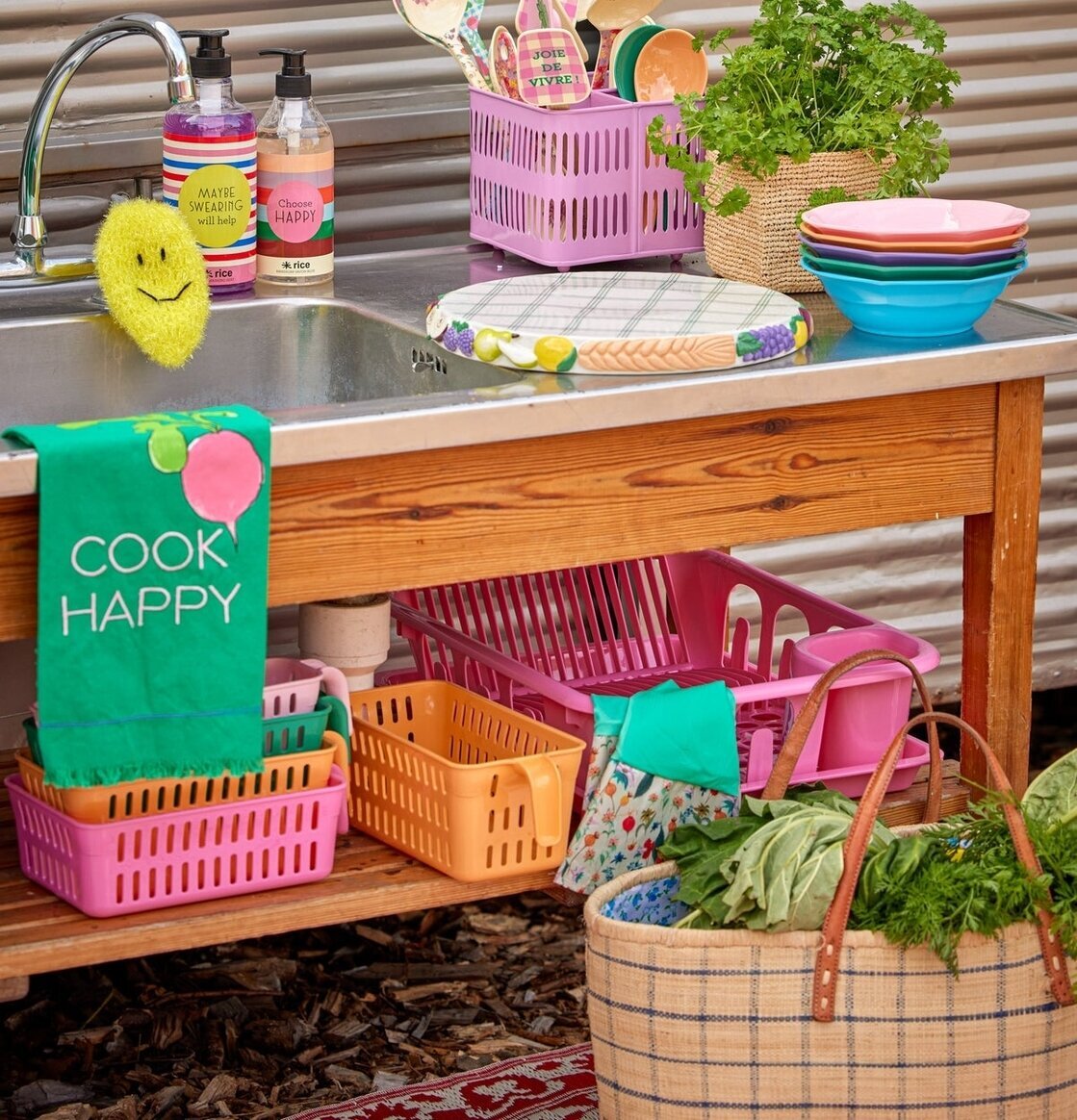 Foto av färgglatt och inbjudande köksutrymme