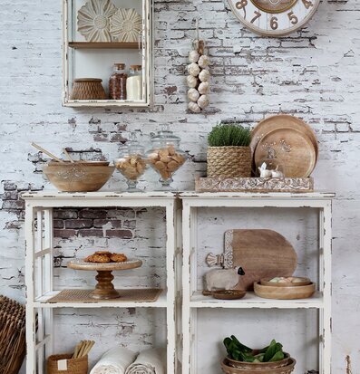 Bild av rustik och charmig interiör med detaljer