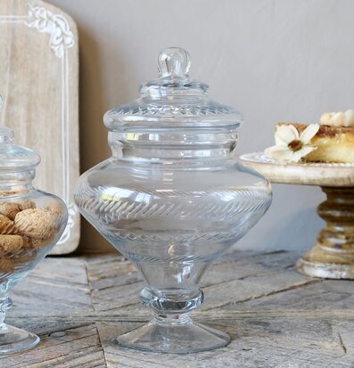 Bild av elegant glaskruka med klassisk design