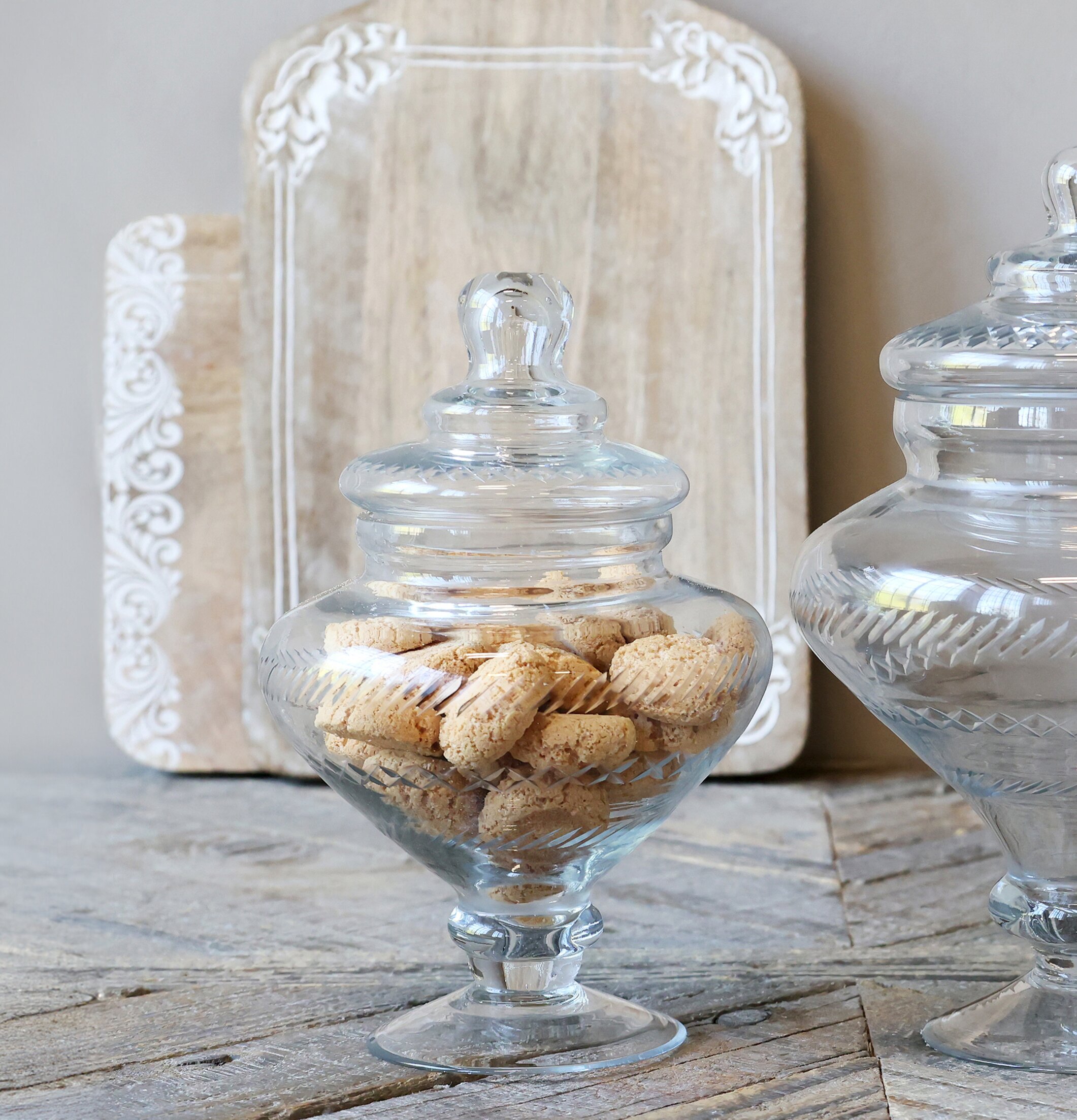 Glaskruka På Fot Ø15 cm från Chic Antique på rustikt bord