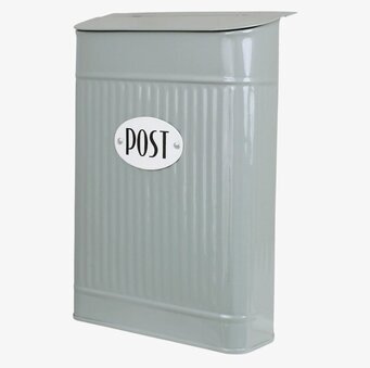 Postlåda Hugo Grön från Strömshaga i elegant, tidlös design