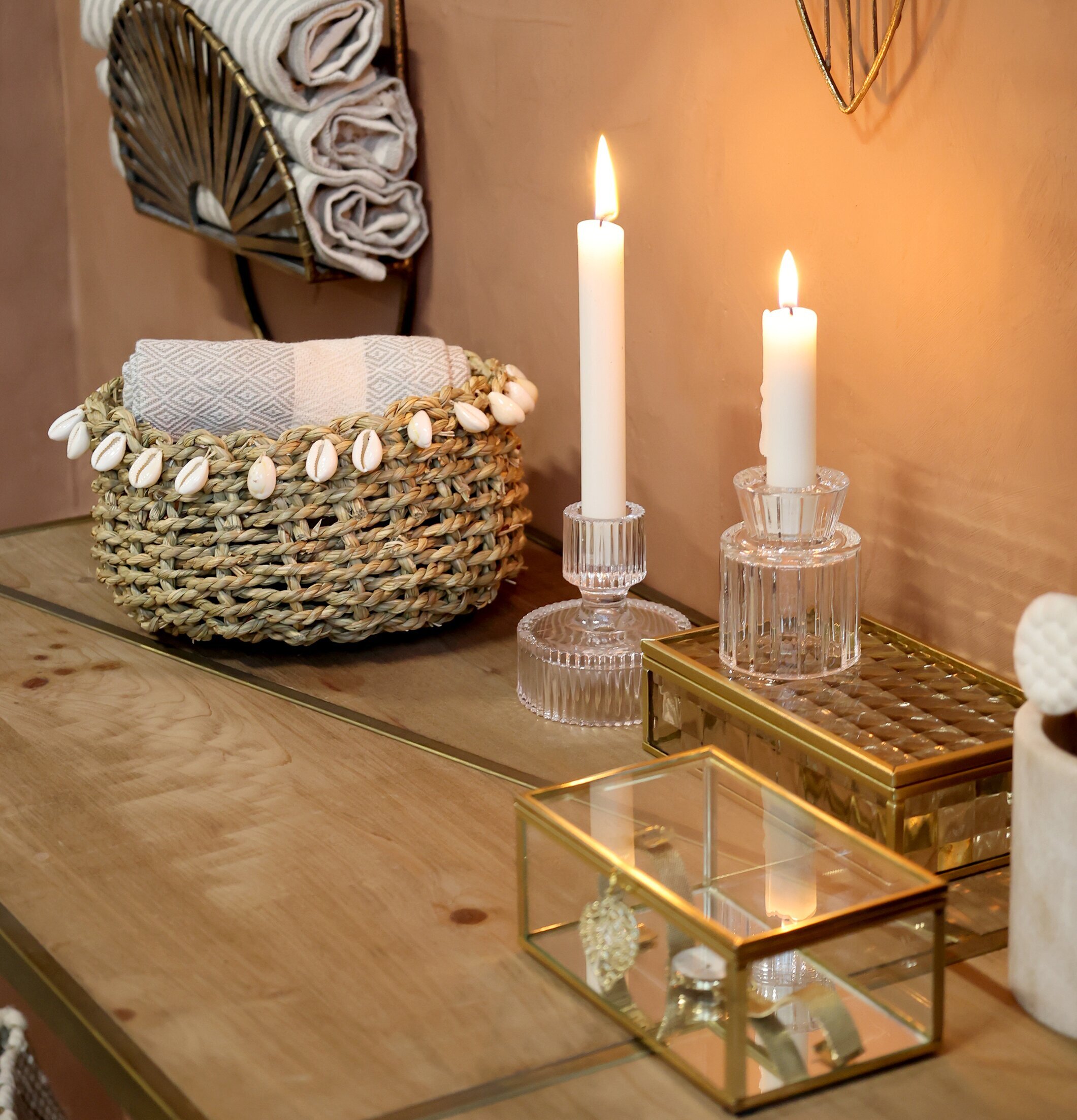 Foto av harmonisk interiör med eleganta detaljer