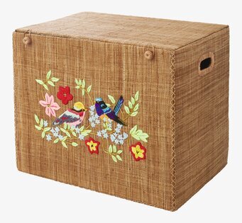 Foto av handbroderad förvaringskorg med fågelmotiv