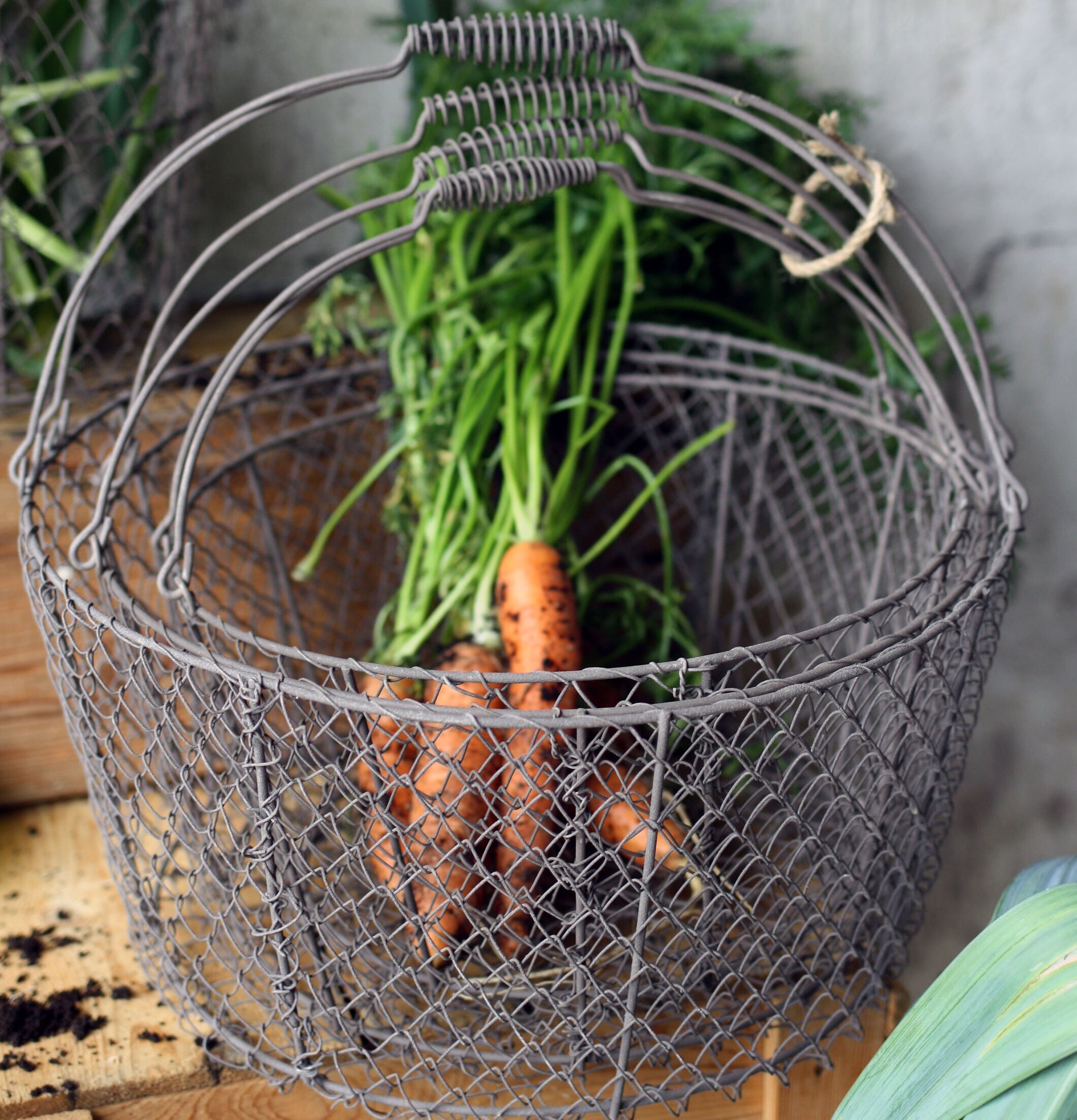 Bild: Rustik nätkorg för stilren och funktionell förvaring