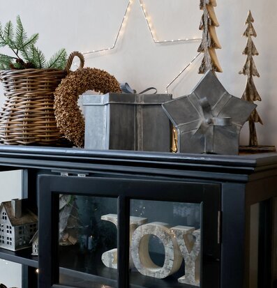 Bild av elegant och harmonisk dekorativ uppställning