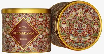 Foto av två dekorativa plåtburkar med pepparkakor