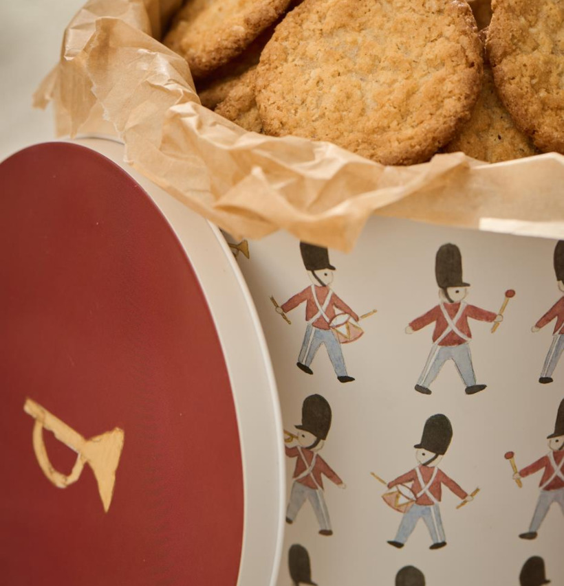 Plåtburk Paradvakt Rund från IB Laursen med kakor i kök