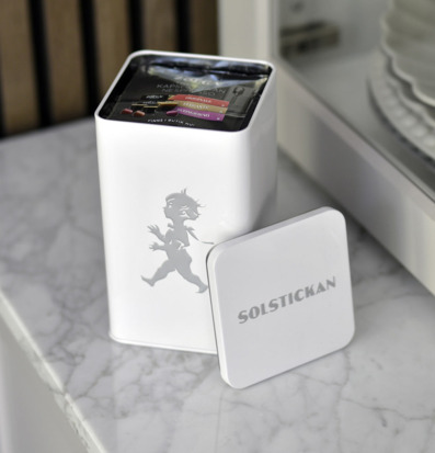 Foto av stilren plåtburk för elegant kaffeförvaring