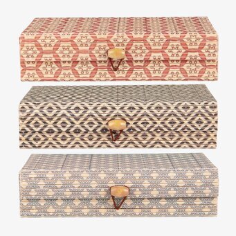 Bild av tre exklusiva plåtburkar med geometriska mönster