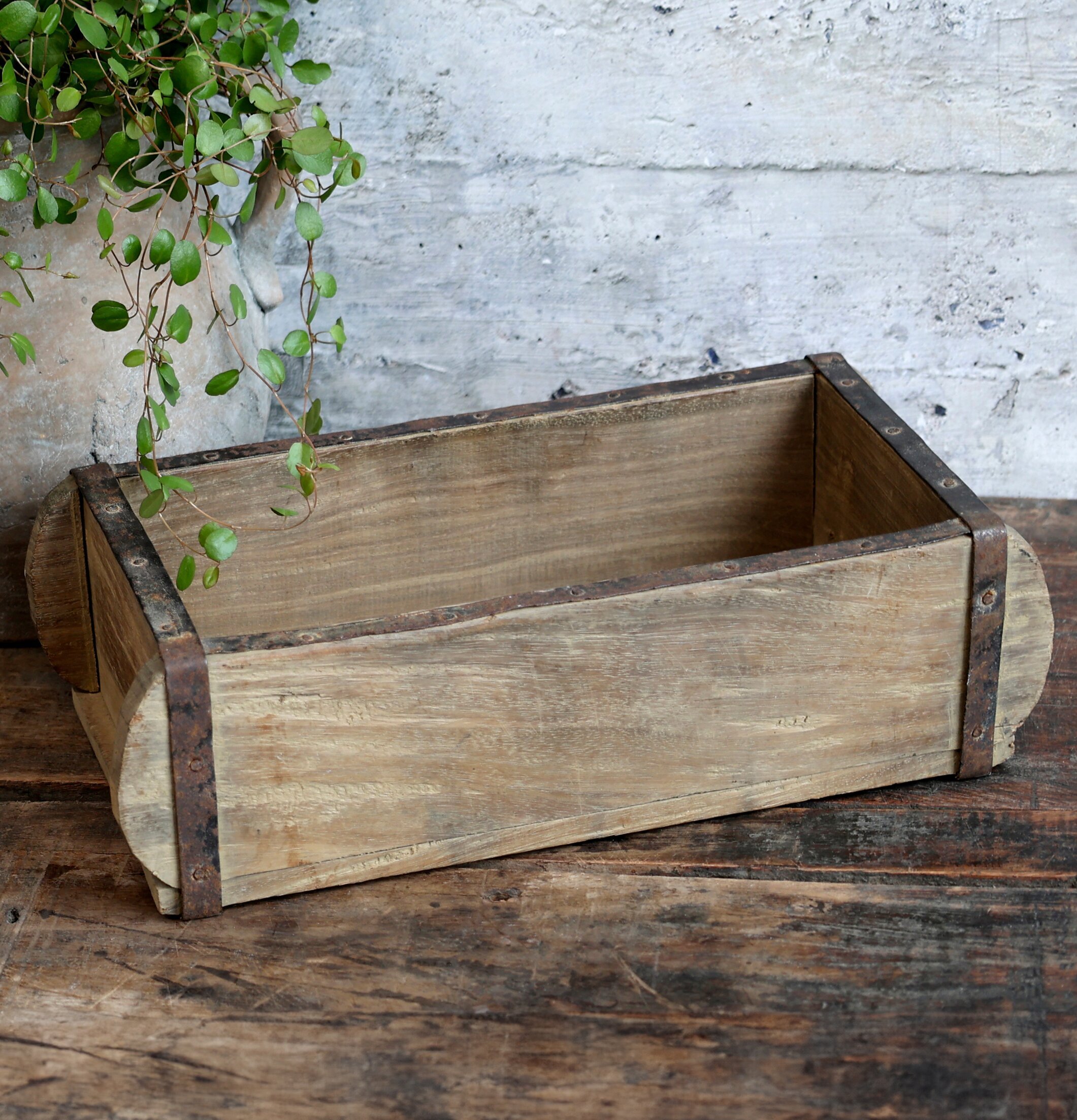 Murstensform Grimaud från Chic Antique på rustik träyta