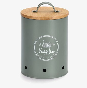 Foto av stilren plåtburk för vitlöksförvaring i köket