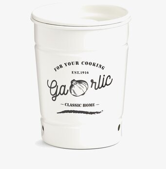 Foto av stilren vit plåtburk för vitlöksförvaring