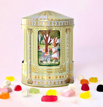 Bild av en elegant plåtburk med påsktema och speldosa