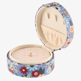 Bild: Elegant smyckeskrin med blommig design i blått