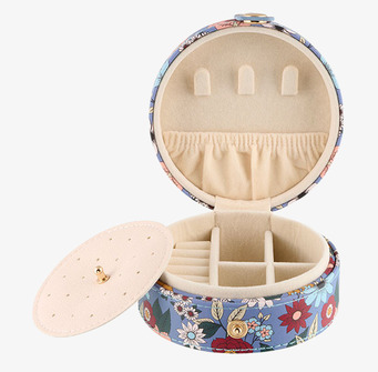 Bild av cirkulärt smyckesskrin med blommigt mönster