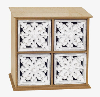 Bild av träskåp med ornamenterade lådor och silverdetaljer