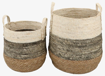 Bild på två handgjorda förvaringskorgar i naturmaterial