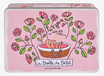 Bild av rektangulär plåtburk med rosa och blommigt motiv