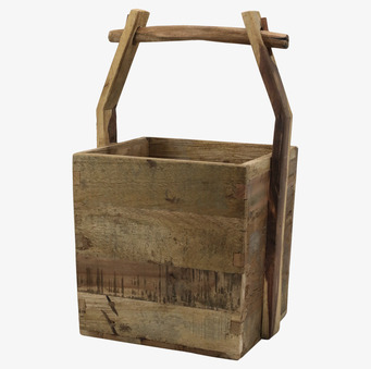 Bild av rustik förvaringskorg i naturträ med handtag