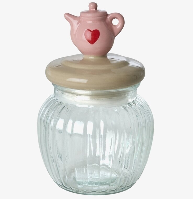 Bild på glasburk med keramiklock och dekorativ minitekanna