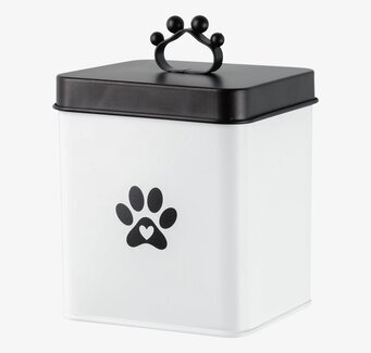 Bild på fyrkantig vit plåtburk med svart tass och hjärta