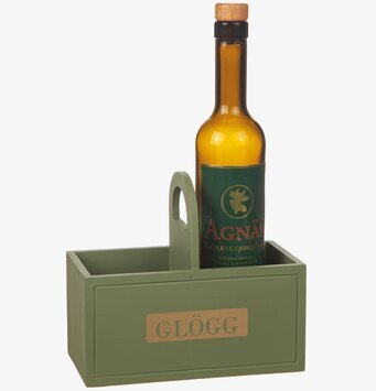 Bild på grön trälåda med glöggflaska och mässingsdetaljer