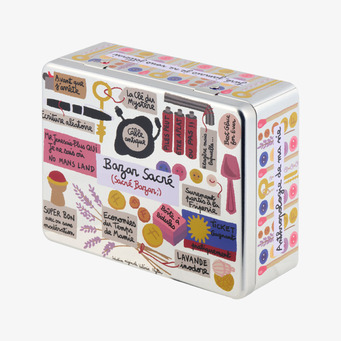 Foto: Illustrerad plåtburk med fransk textcollage