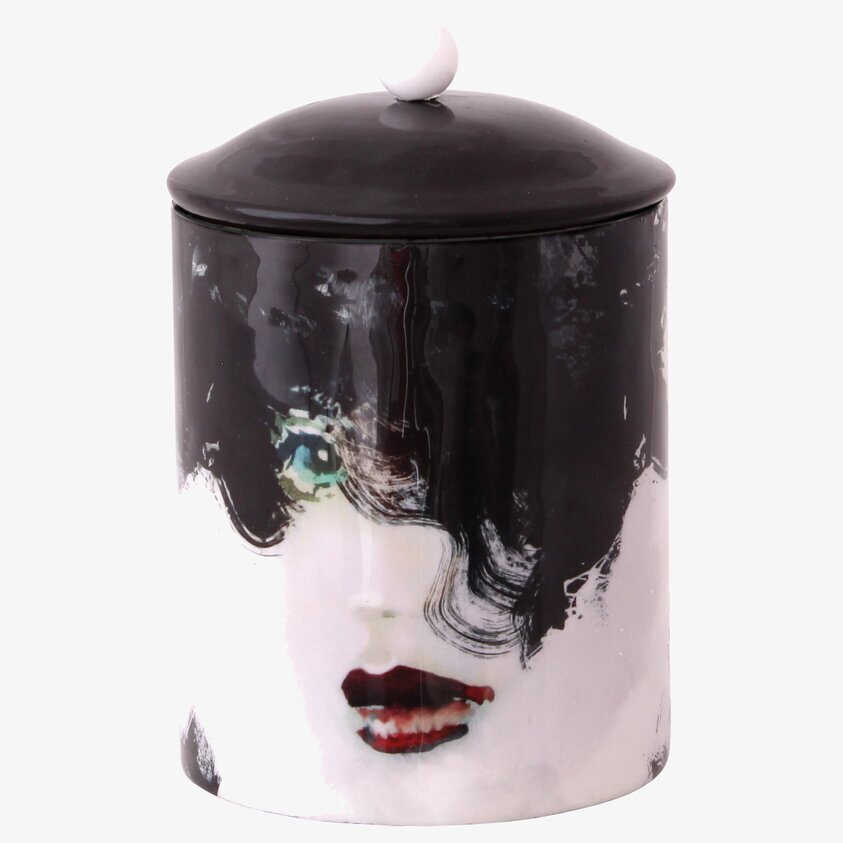 Plåtburk Mickan Liten från Strömshaga med konstnärligt motiv