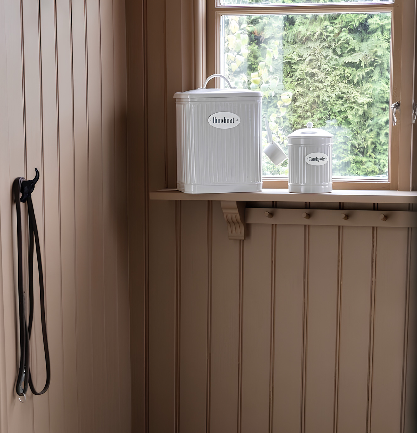 Plåtburk Hugo Hundmat Beige Hundgodis Strömshaga Plåtburkar Metallburkar