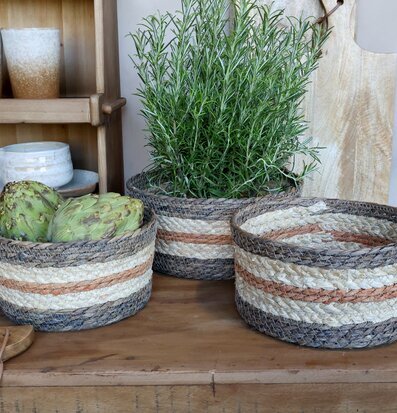 Randiga korgar i sjögräs – Set/3 Chic Antique Förvaringslådor och Boxar Förvaringsboxar Porslinsboxar Trälådor Smyckesboxar porslin