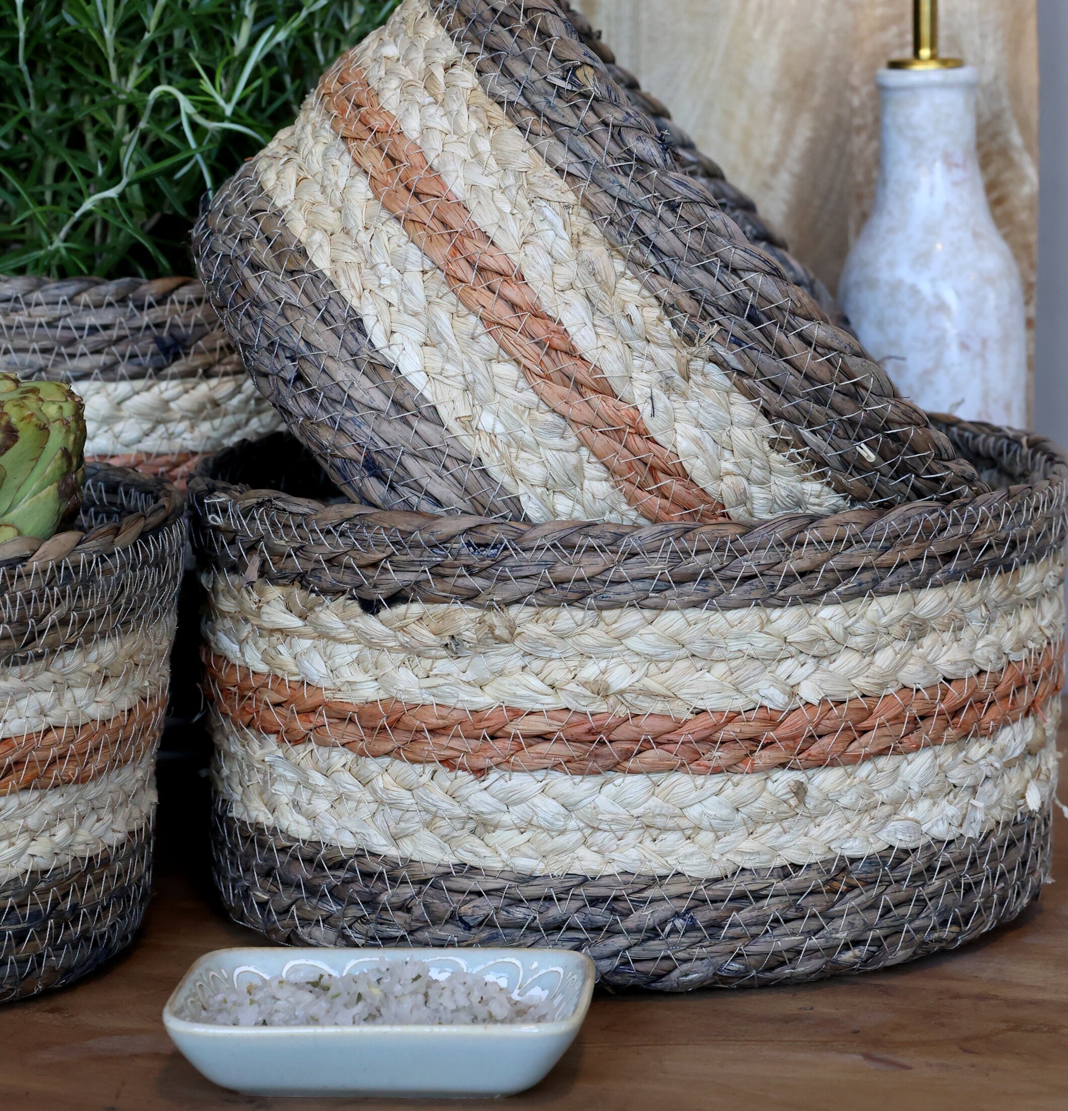 Randiga korgar i sjögräs – Set/3 Chic Antique Förvaringslådor och Boxar Förvaringsboxar Porslinsboxar Trälådor Smyckesboxar porslin