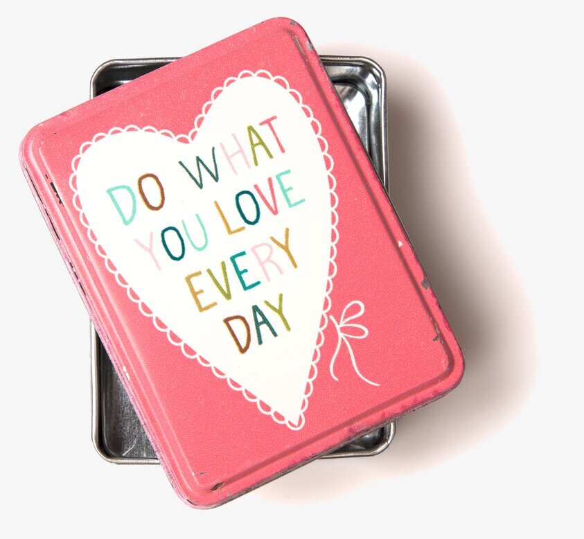 Plåtburk Do What You Love från Sass & Belle i rosa färg