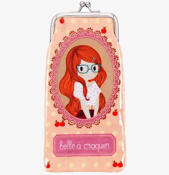 Bild av ljusrosa glasögonfodral med elegant design