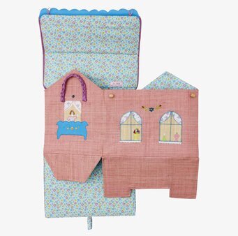 Bild av färgglad leksakskorg med slottstema och detaljer