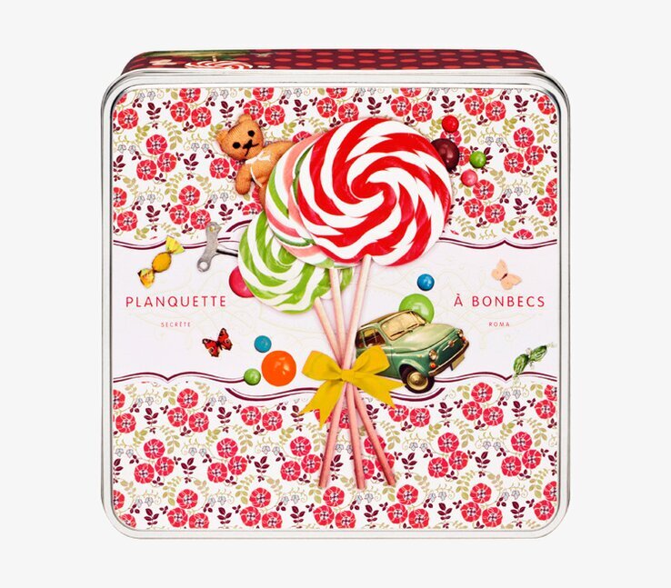 Plåtburk Godis rosa från Derriére la porte med godisklubbor