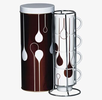 Bild av elegant plåtburk och matchande muggar i kök