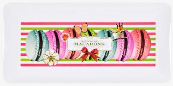 Bild av färgglad serveringsbricka med macaronsmotiv